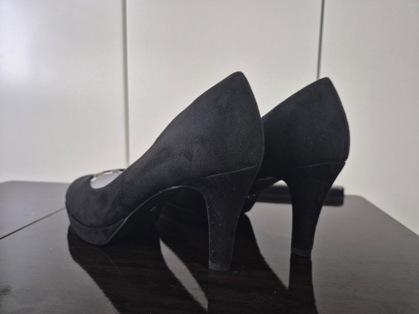 Tamaris Pumps mit bezogenem Trichterabsatz schwarz Gr. 39