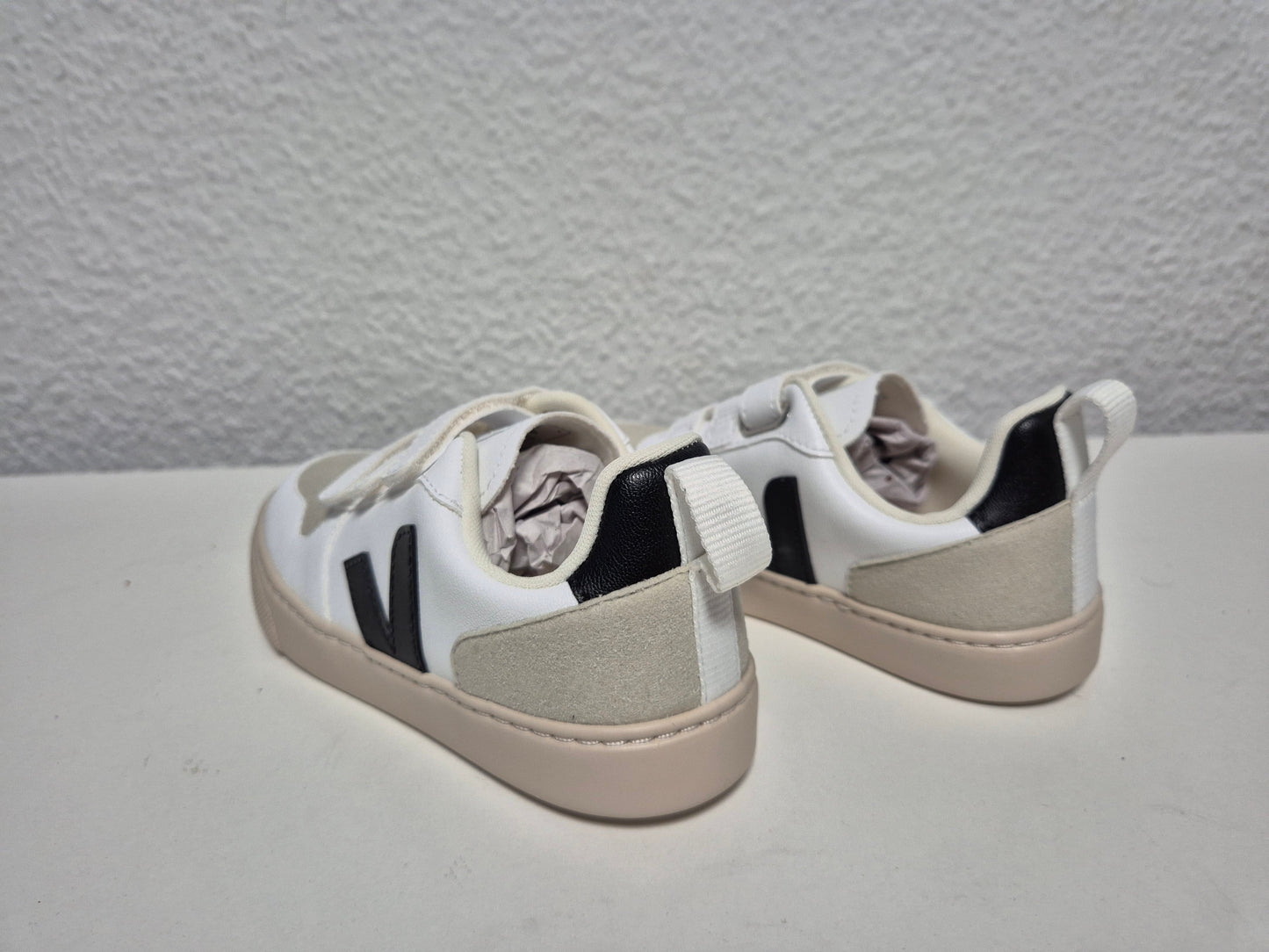 VEJA SMALL V-10 CWL Retro Sneaker, weiß-beige-schwarz, Gr. 31