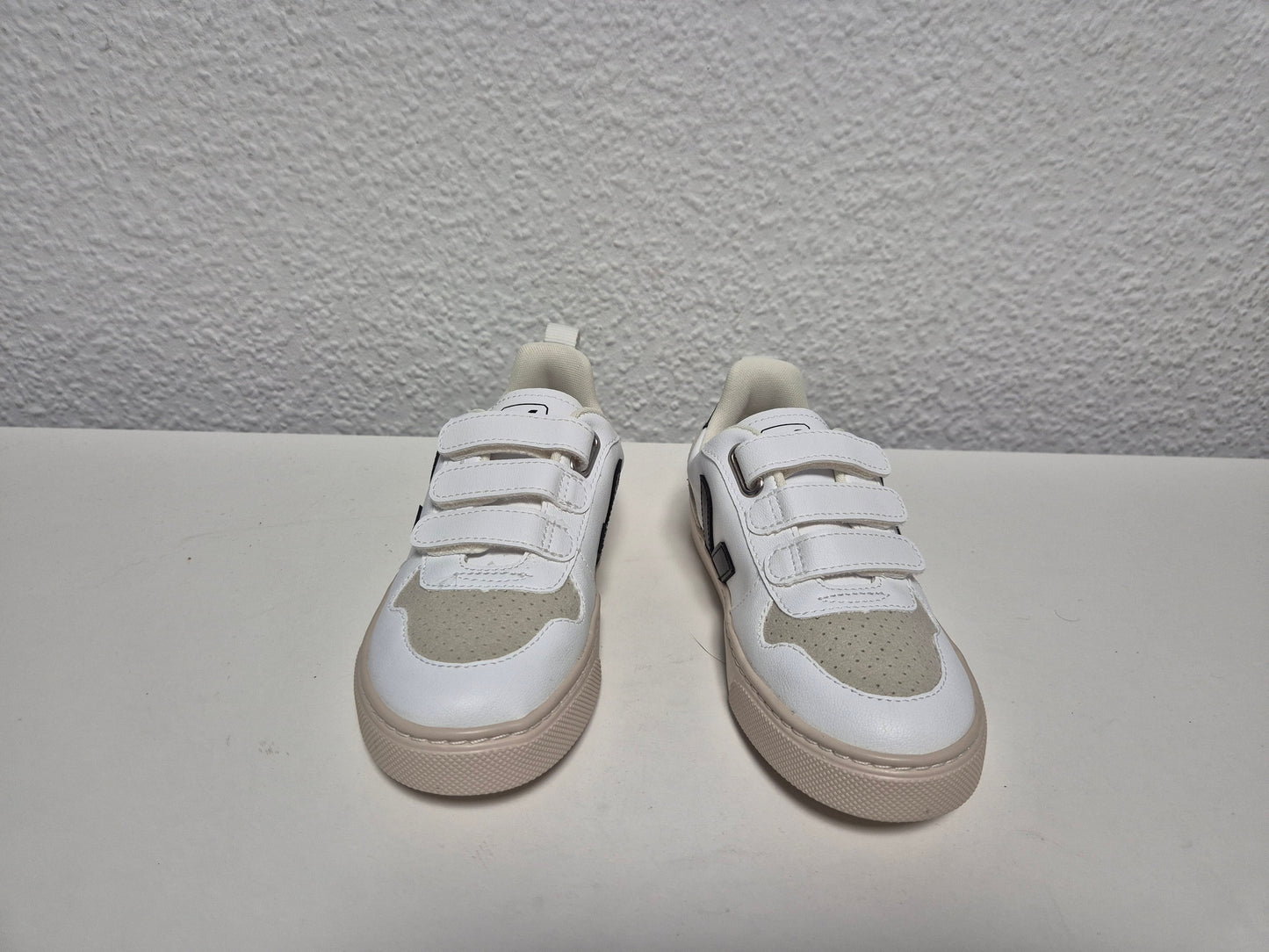 VEJA SMALL V-10 CWL Retro Sneaker, weiß-beige-schwarz, Gr. 31