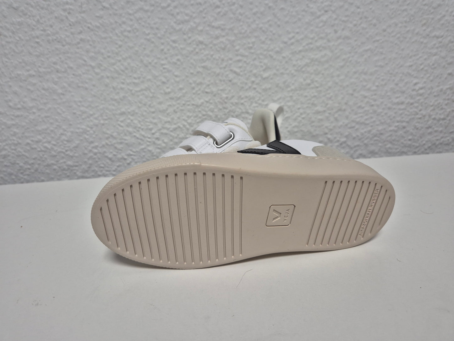 VEJA SMALL V-10 CWL Retro Sneaker, weiß-beige-schwarz, Gr. 31
