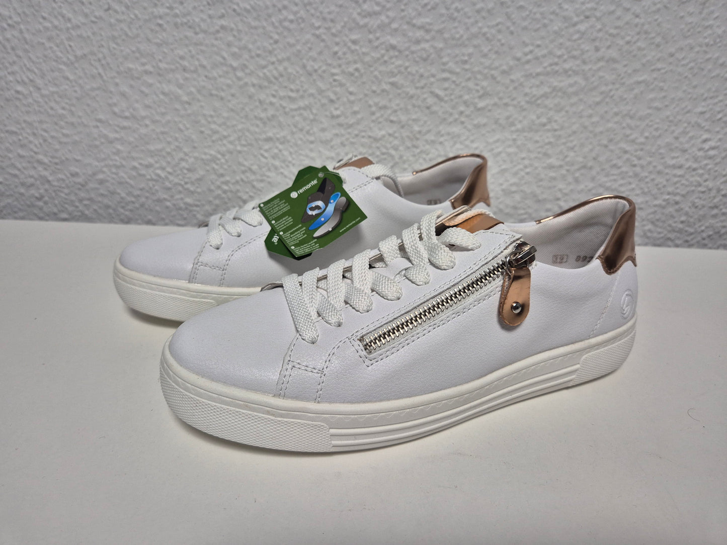 REMONTE Plateausneaker mit Soft-Foam Fußbett, weiß, Gr. 39