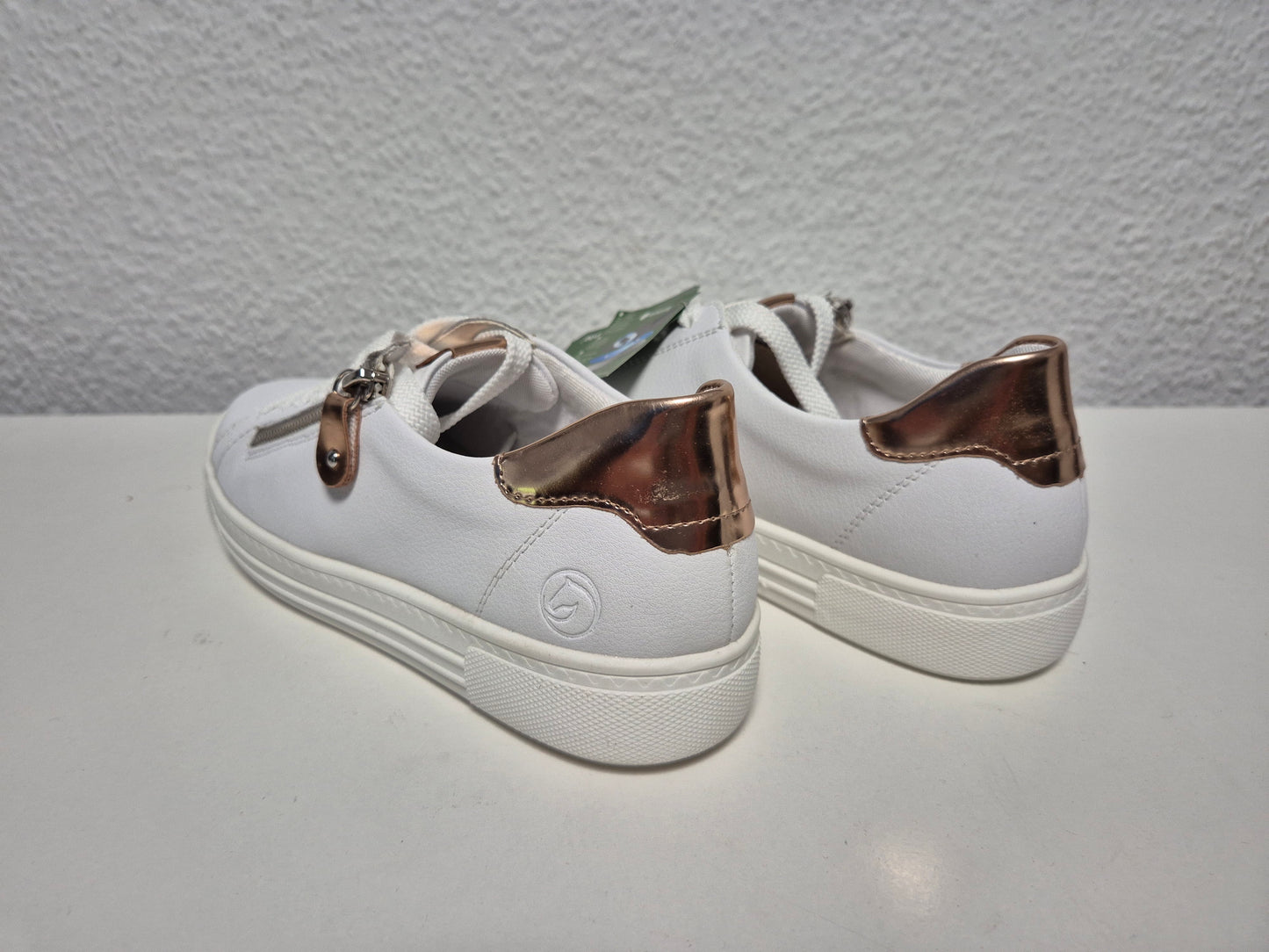 REMONTE Plateausneaker mit Soft-Foam Fußbett, weiß, Gr. 39