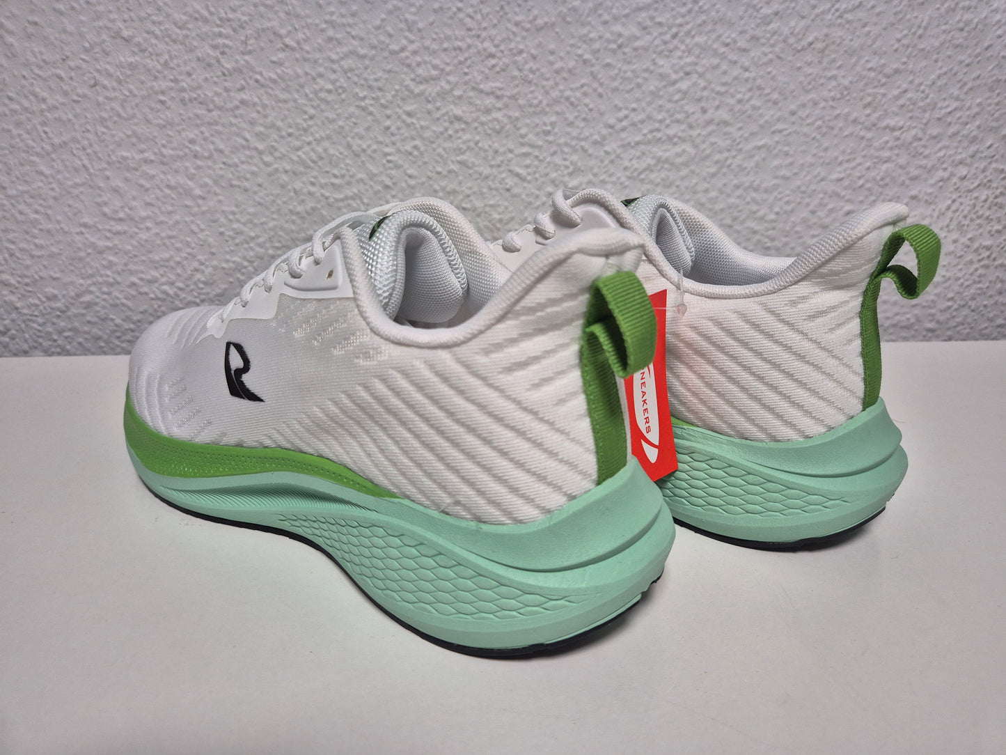 SNEAKERS Sneaker, Laufschuhe, weiß-grün, Gr. 45