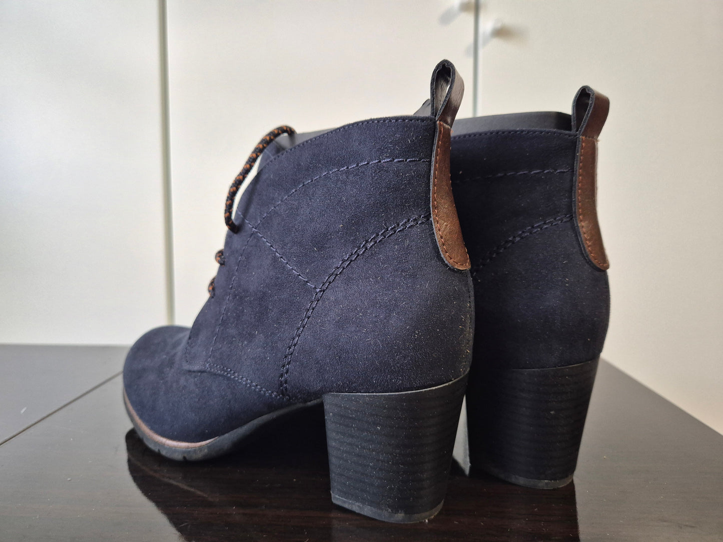 MARCO TOZZI Schnürstiefelette mit Ziernähten blau