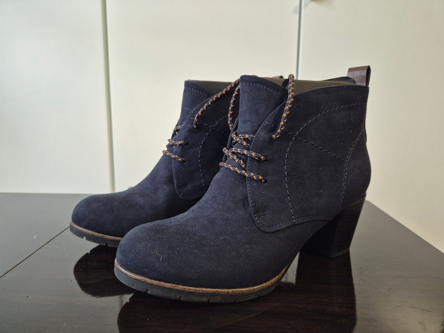 MARCO TOZZI Schnürstiefelette mit Ziernähten blau