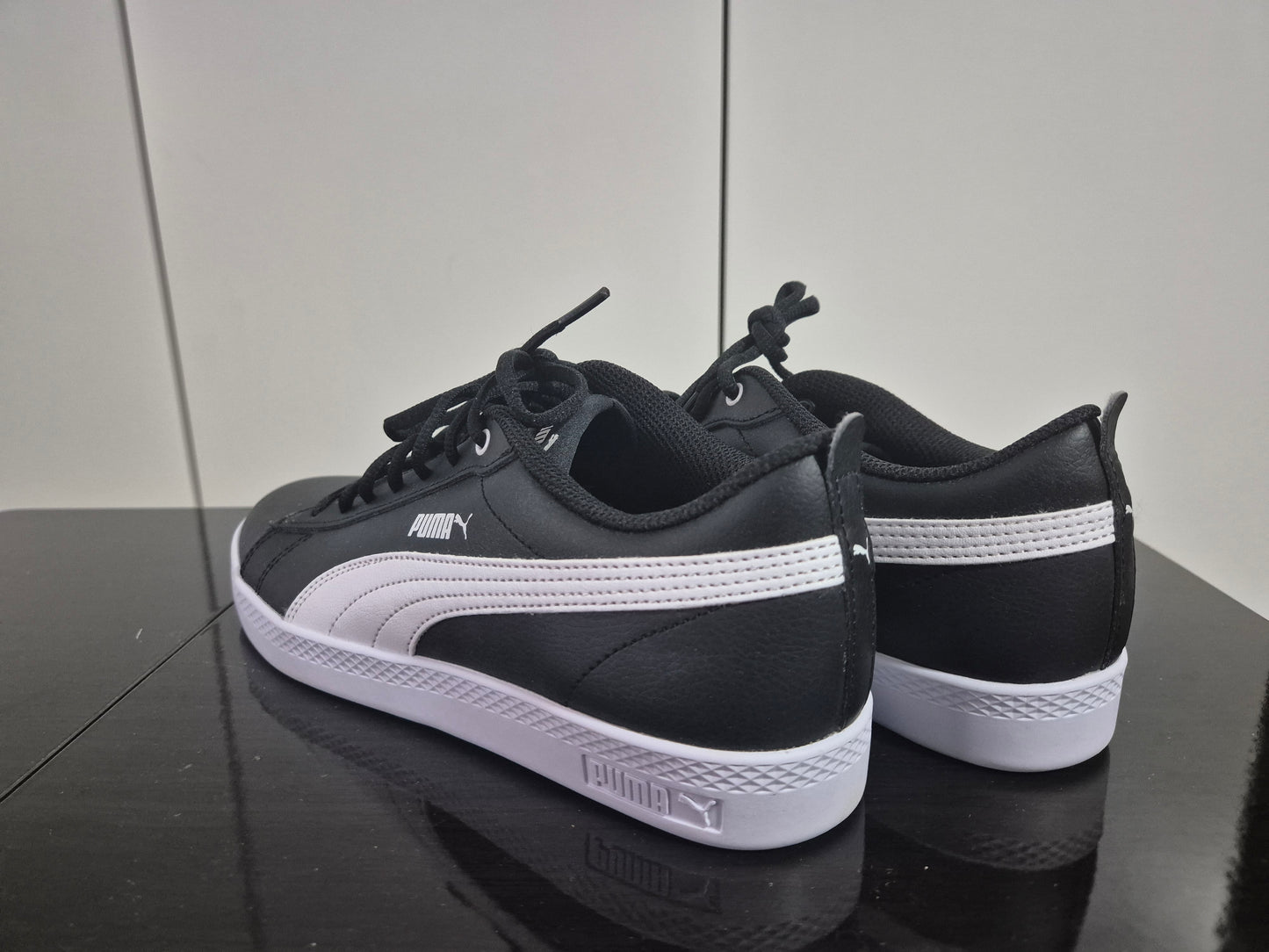 PUMA SMASH WNS V2 L Sneaker schwarz Gr. 40,5