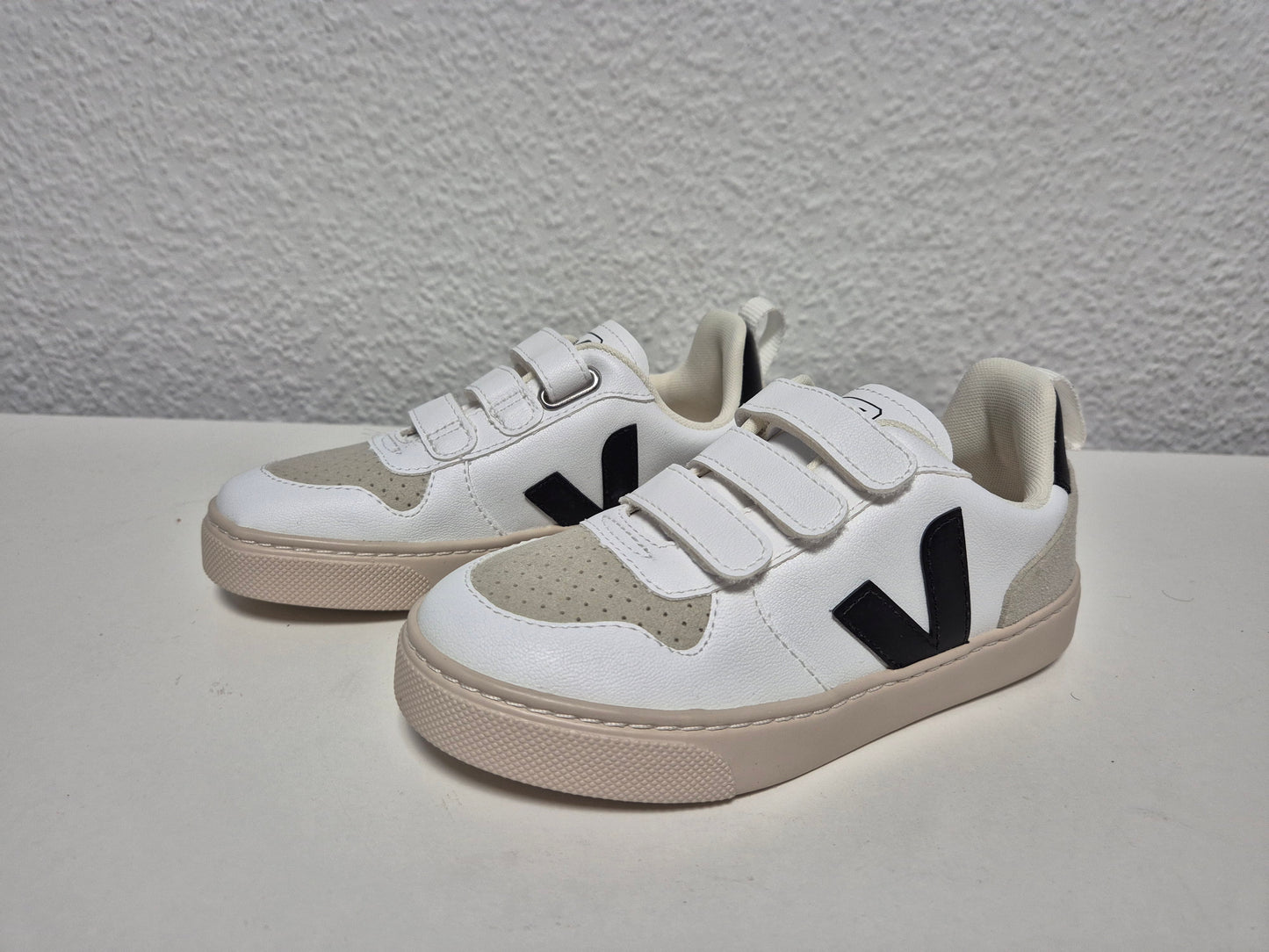 VEJA SMALL V-10 CWL Retro Sneaker, weiß-beige-schwarz, Gr. 31